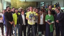 Cantores sertanejos pedem votos para Bolsonaro no 2º turno