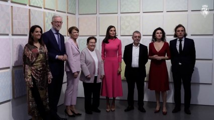 La Reina visita la exposición temporal del Museo 'Helga de Alvear' en Alemania