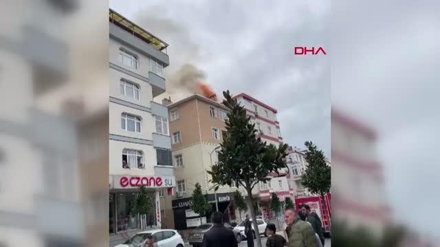 İSTANBUL-GÜNGÖREN'DE 5 KATLI APARTMANIN ÇATISINDA YANGIN ÇIKTI