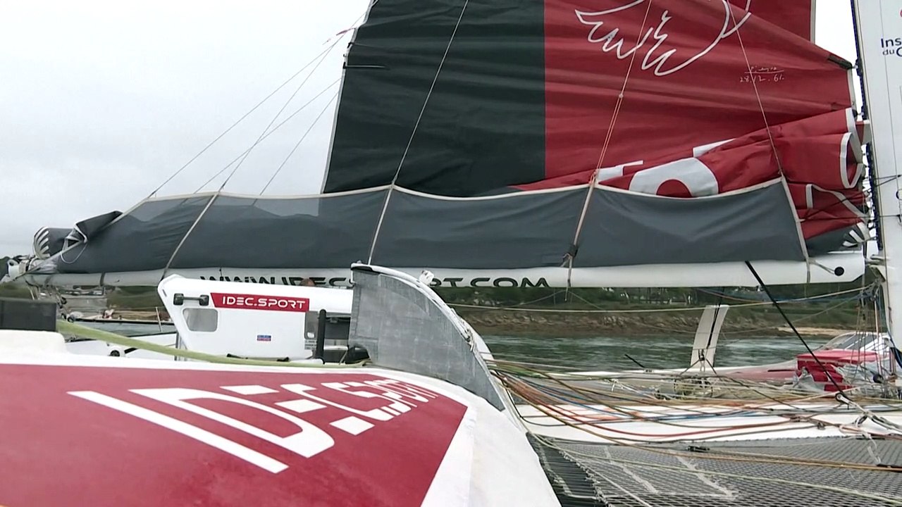 Route du Rhum: Francis Joyon "serein" à la barre de son maxi-trimaran