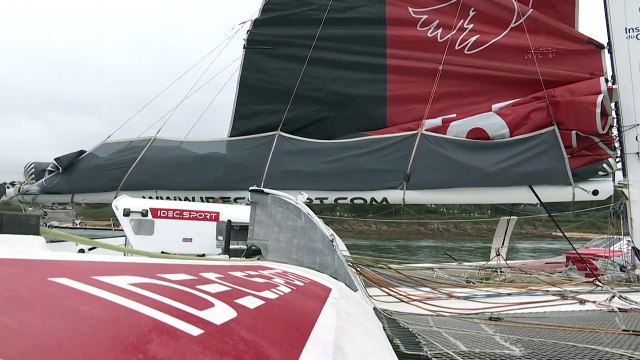 Route du Rhum: Francis Joyon serein à la barre de son maxi-trimaran