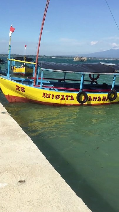 KARIMUNJAWA BEACH WITH WHITE SAND'S