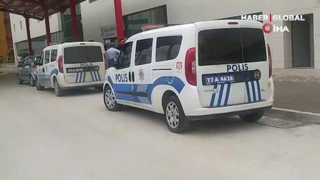 Yalova Adliyesi önünde boşanma davası çıkışı kavga! Ortalık savaş alanına döndü: Yaralılar var...