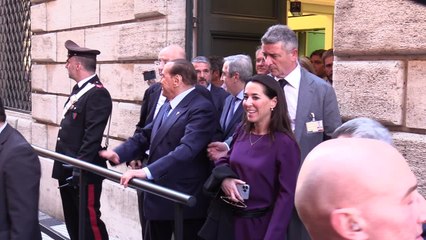 Governo, Berlusconi: "Il foglietto su Meloni? Non era un mio giudizio personale"