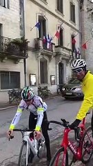 Le Groupe  1/2 arrivée pour pause café à Sommières (30)