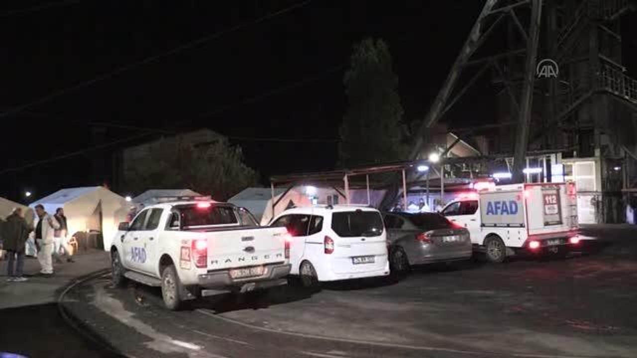 Son dakika haberi | Bartın Cumhuriyet Başsavcısı Kaynak, patlama yaşanan maden ocağında incelemede bulundu (2)