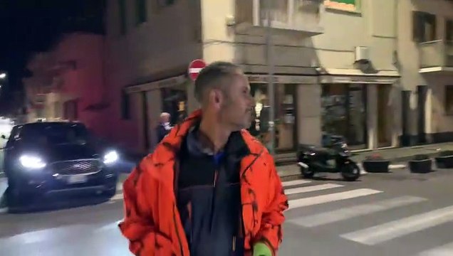 Viareggio, che spettacolo: lo yacht da 34 metri trasportato in mezzo alle case e ai negozi