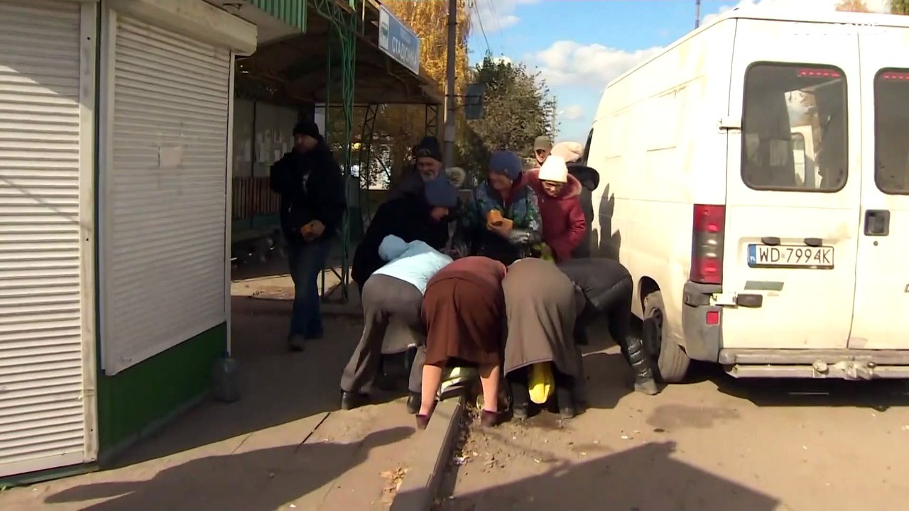 Frappes russes sur l'Ukraine : un millier de localités privées d'électricité