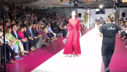 Desfile en la primera de las jornadas de MOVA XII