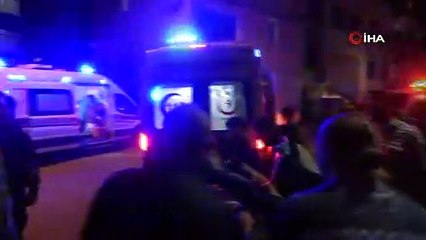 Parkta bıçaklı kavga: Baba ve 2 oğlu yaralandı