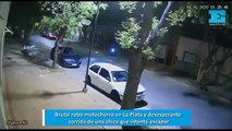 Brutal robo motochorro en La Plata y desesperante corrida de una chica que intentó escapar