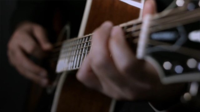 Vince Gill Dedicates Emotional Performance Of Go Rest High on That Mountain To Loretta Lynn