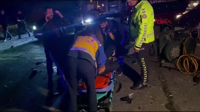 ARNAVUTKÖY'DE FECİ KAZA İKİ OTOMOBİL ÇARPIŞTI 2 ÖLÜ 7 YARALI