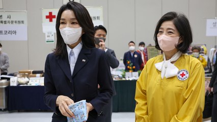 [뉴스라이브] 김건희 여사 뜨면 관심과 논란↑...여전한 '의혹' 탓? / YTN