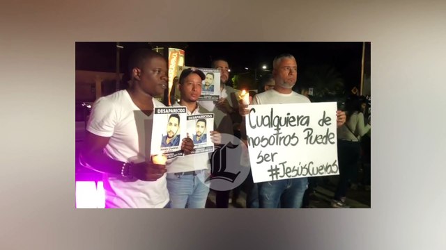 Familiares de 126 desaparecidos se apostaron frente al Palacio Nacional en una vigilia