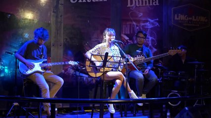 HUJAN  UTOPIA - TAMI AULIA