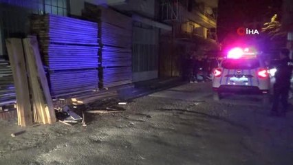 İzmir haber... İzmir'de bir aracı ve iş yerini kundaklayan şüpheli yakalandı