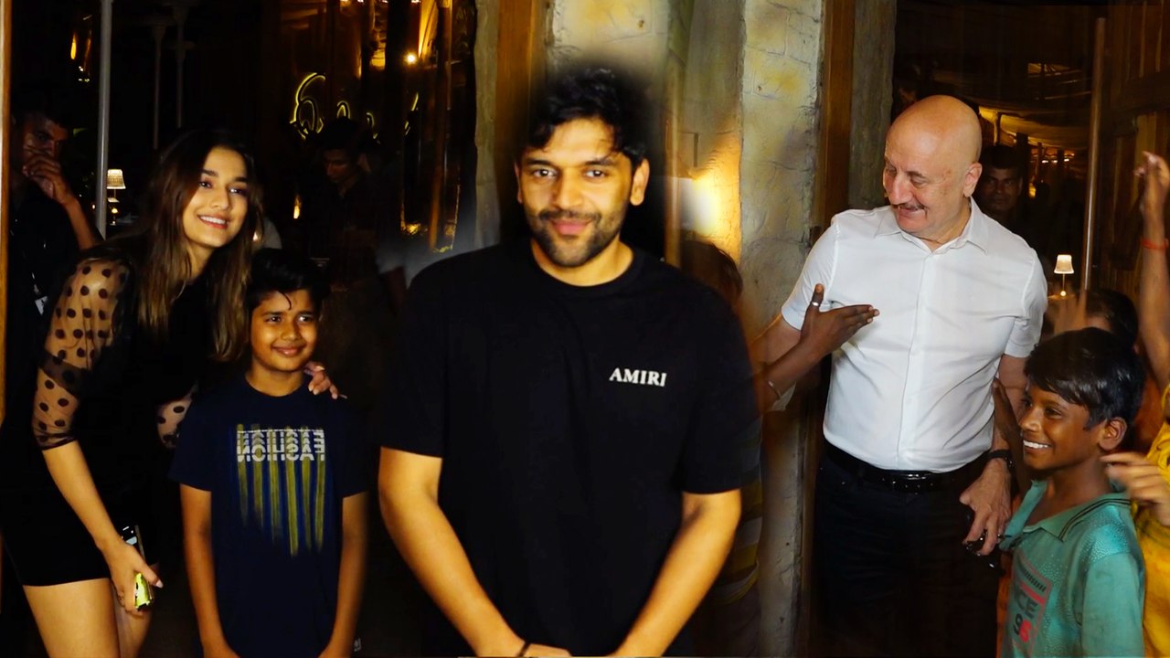 कुछ खट्टा हो जाए' फिल्म के कलाकारों का प्रमोशन के दौरान दिखा अनोखा अंदाज