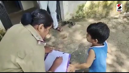 Video: મમ્મીની ફરિયાદ કરવા પોલીસ સ્ટેશન પહોંચેલા બાળકને મંત્રીએ આપી ગિફ્ટ