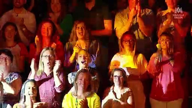 Karine Le Marchand a rendu hommage à Hélène Ségara dans le premier numéro de la nouvelle et 17e saison de La France a un incroyable talent , car la chanteuse fait face à des problèmes de santé.