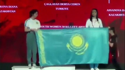 Dünya şampiyonasında bayrak gerginliği