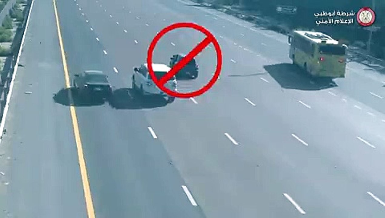Watch: Car crashes into 4WD that stops in the middle of UAE road; other vehicles veer off their lanes