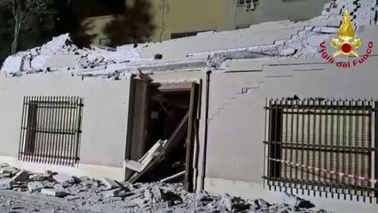 Crolla edificio all'università di Cagliari, le immagini dei soccorsi