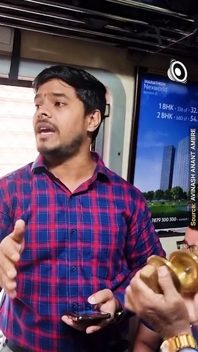 Singer Avinash Ambre Sung Jagadamba Mata Song In Local Train