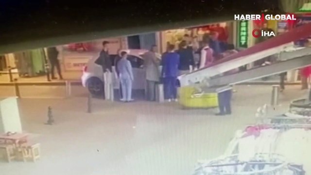 Fatih’te 5 kişinin yaralandığı silahlı kavganın güvenlik kamerası görüntüleri ortaya çıktı!