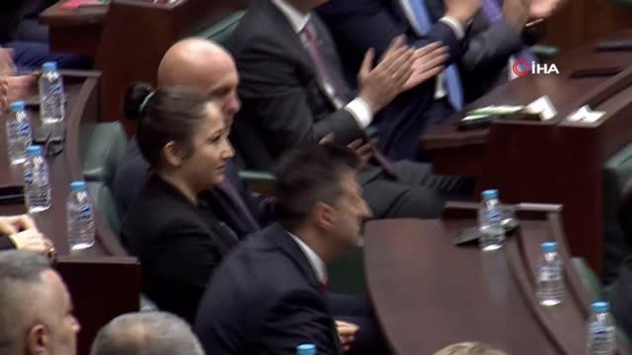 Kırıkkale haber... Cumhurbaşkanı Erdoğan, AK Parti'ye katılan İzmir Milletvekili Mehmet Ali Çelebi'ye rozet taktı