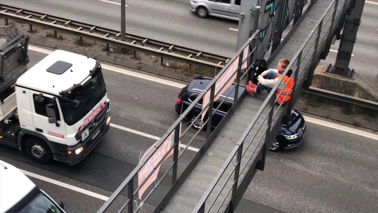 Berlin: erneut verkehrsbehinderungen durch klimaaktivisten