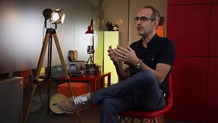 Tráiler del documental "El vuelo del abejorro", dirigido por Mary Cruz Leo y producido por Glow.