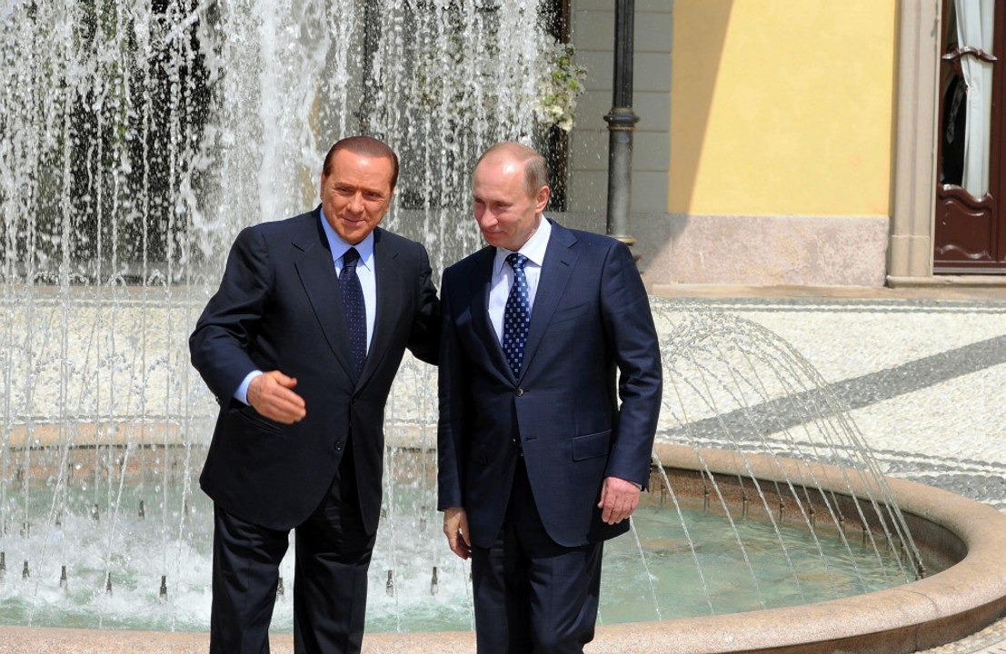 Silvio Berlusconi a reçu 20 bouteilles de vodka de la part de Vladimir Poutine pour son anniversaire !