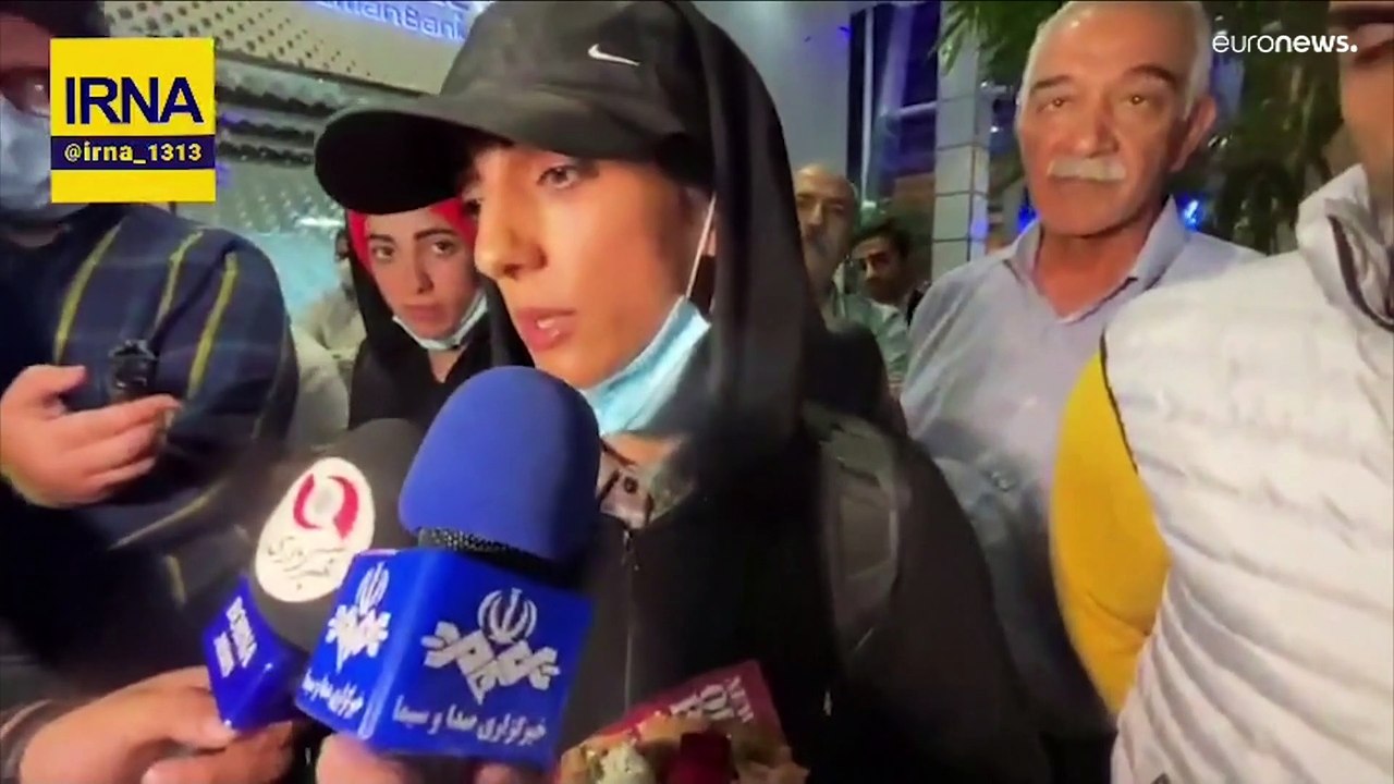 La grimpeuse iranienne Elnaz Rekabi acueillie en héroïne à Téhéran
