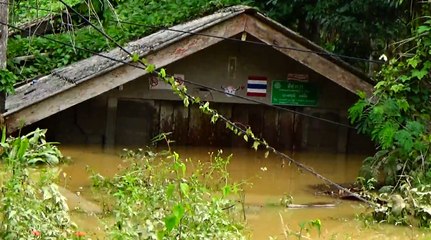 ตรัง สั่งเฝ้าระวังน้ำท่วมฉับพลัน น้ำป่าไหลหลาก คลื่นลมแรง ห้ามลงเล่นน้ำทะเล