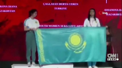 Derya Ceren Çağlayan, Kazak sporculara Türk bayrağıyla cevap verdi