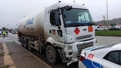 Son dakika haber... Samsun'da LPG yüklü tanker otomobil ile çarpıştı: 1 yaralı