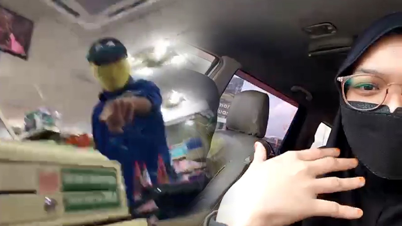 Cashier trauma dirompak, menangis bila Maghrib sampai kena jumpa ustaz!