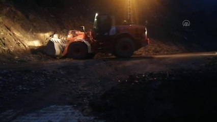 Adana gündem haberi | Feke'de sağanak nedeniyle kapanan yolları belediye ulaşıma açtı