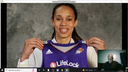 Steph Curry shouts out imprisoned WNBA star Brittney Griner during his championship ring presentation speech - and wishes her a happy birthday before Warriors' 123-109 season opening win over the LA Lakers