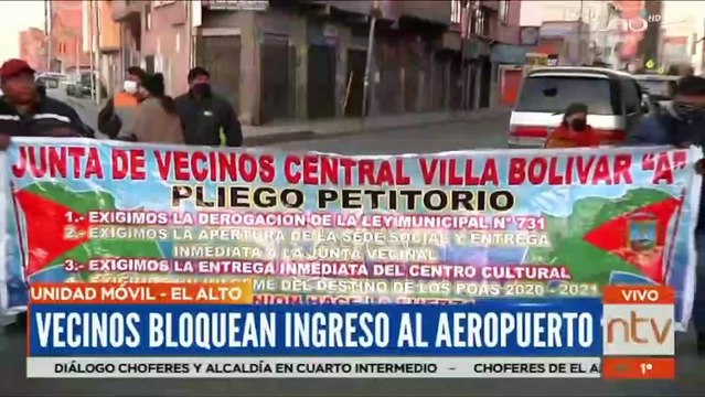 Vecinos de El Alto bloquean el ingreso al aeropuerto exigiendo el informe del POA 2021