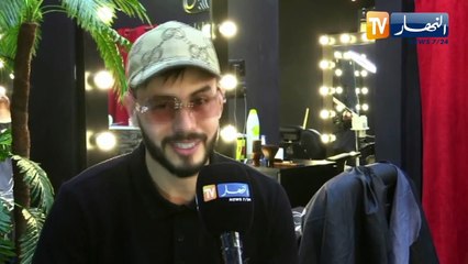 شاب مازي .. من عالم الغناء إلى الحلاقة