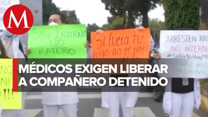 Médicos bloquean avenida politécnico por detención de compañeros en CdMx