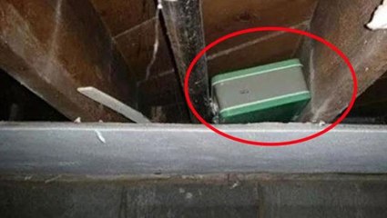 Evinin tadilatı sırasında şans eseri buldu, çantanın içinden çıkanları milyonlarca kişi izledi