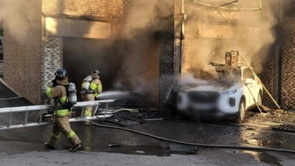 주택가에 세워둔 자동차에서 불...3명 병원 이송 / YTN