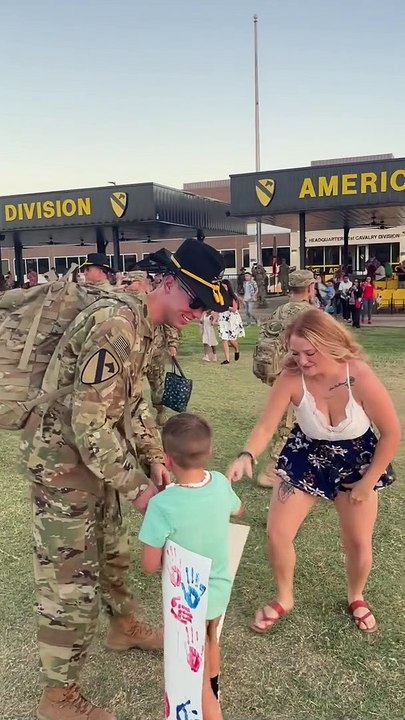 Kid weeps upon reuniting with his military father after nine months