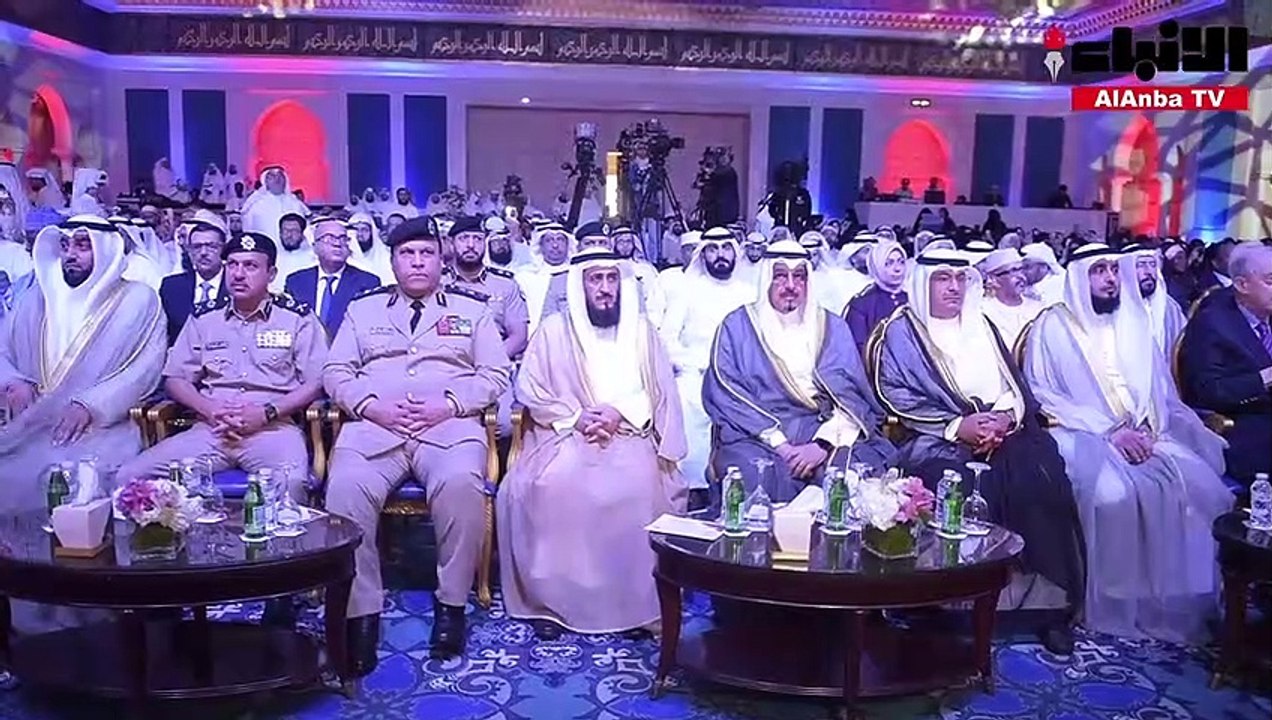 ممثل صاحب السمو الأمير الشيخ نواف الأحمد كرّم الفائزين  بمسابقة الكويت الدولية لحفظ القرآن الكريم وقراءاته وتجويده
