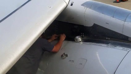 Quand tu fais une réparation pas très rassurante sur un réacteur d'avion