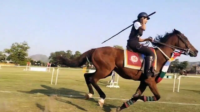 देखें Video-मेयो गर्ल्स की छात्राओं ने दिखाए घुड़सवारी के हैरतअंगेज करतब