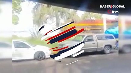 Hemzemin geçitten geçen bir tıra yük treni çarptı: Metrelerce sürükledi! O anlar kamerada...